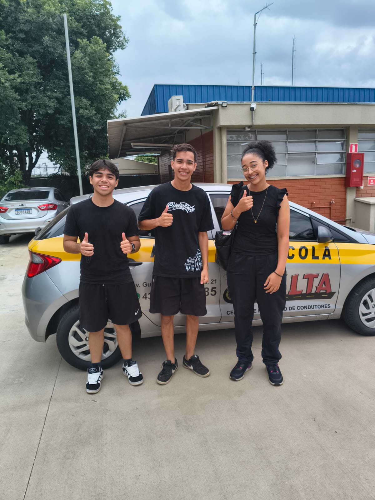 Aluno aprendendo a dirigir em Londrina com instrutor da Delta Auto Escola
